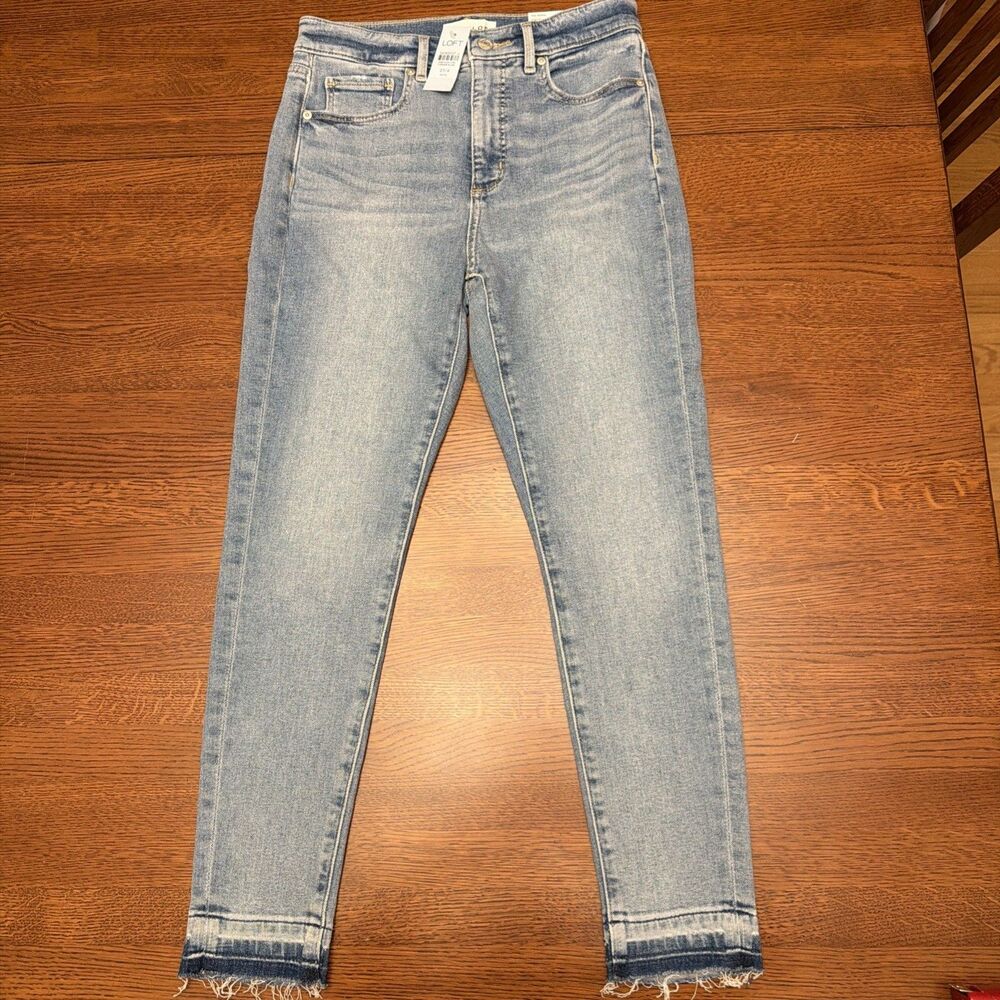 NWT NEW LOFT Skinny High Rise Jeans Womens Size 27 / 4 Petite Frayed Cuff